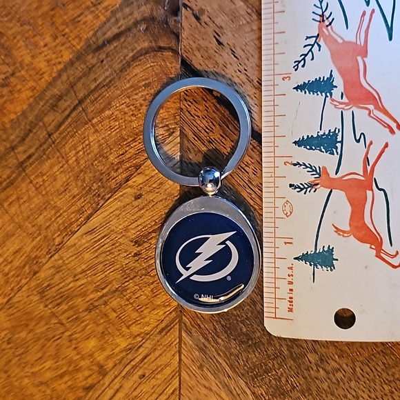 Tampa Bay Lightning hockey keychain - Picture 4 of 4